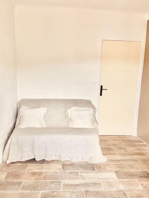 Maison Avec Jardin Et 3 Petits Chats , Proche Du Chateau Lacoste Le Puy-Sainte-Réparade Eksteriør bilde